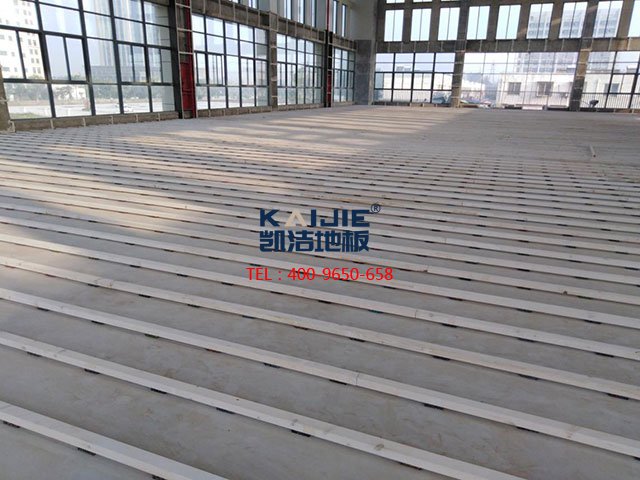 安裝下層龍骨——運(yùn)動(dòng)木地板安裝流程