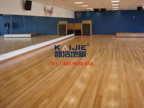 舞臺(tái)木地板起鼓怎么處理——?jiǎng)P潔地板