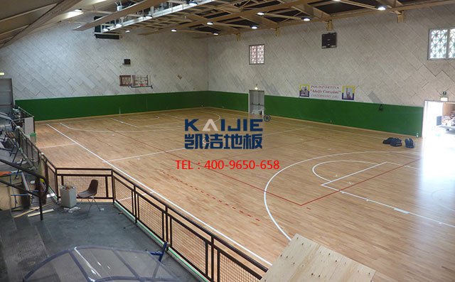 籃球館專用運(yùn)動(dòng)木地板選購(gòu)——?jiǎng)P潔運(yùn)動(dòng)木地板