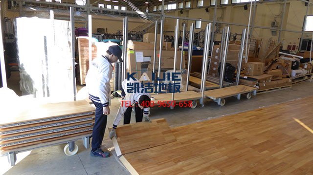 運(yùn)動(dòng)木地板翻新怎么省錢(qián)省力——?jiǎng)P潔運(yùn)動(dòng)木地板