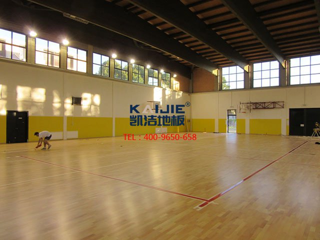 籃球館木地板專用鋪裝這樣做更好——?jiǎng)P潔地板