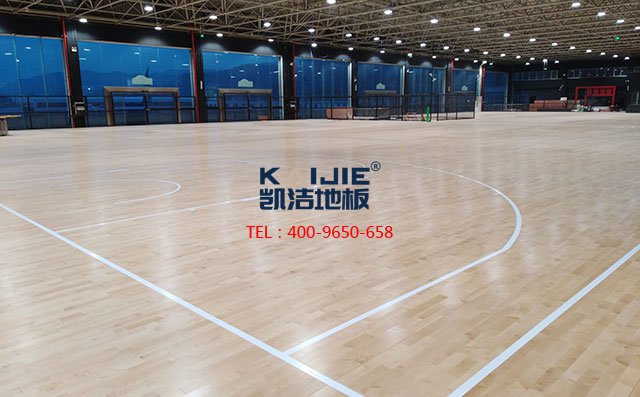 專用籃球場木地板該怎么選擇？楓木還是柞木——?jiǎng)P潔地板