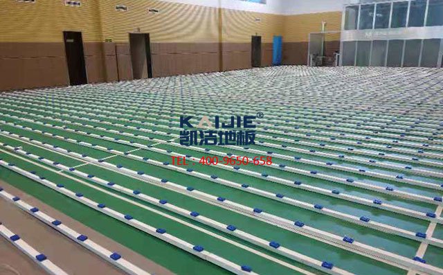 山東濰坊高密**電網(wǎng)羽毛球館木地板案例——?jiǎng)P潔地板