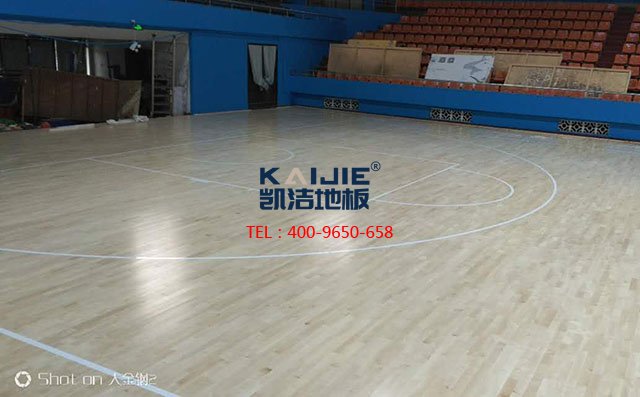 籃球館木地板廠家的漆裝工藝及特性——?jiǎng)P潔地板