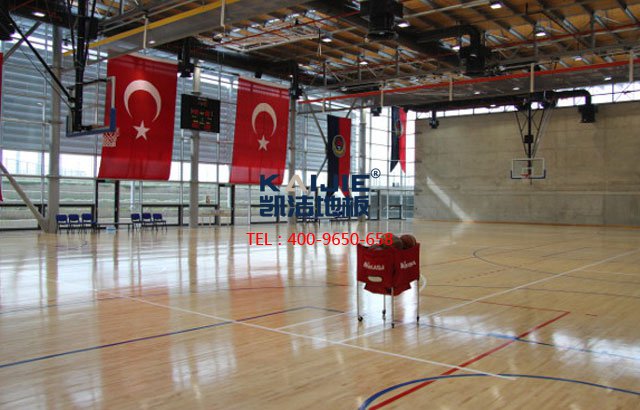 在北京怎么選購籃球場運(yùn)動(dòng)木地板，多看看這些——?jiǎng)P潔地板