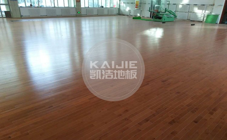 健身房使用實(shí)木運(yùn)動(dòng)地板效果好嗎-健身房木地板