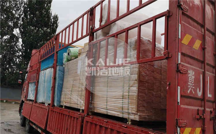 武漢籃球訓(xùn)練館專用木地板項(xiàng)目發(fā)貨