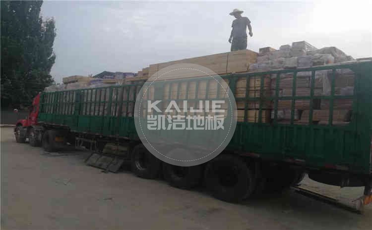 寧夏銀川大型室內(nèi)體育館專用木地板項(xiàng)目發(fā)貨