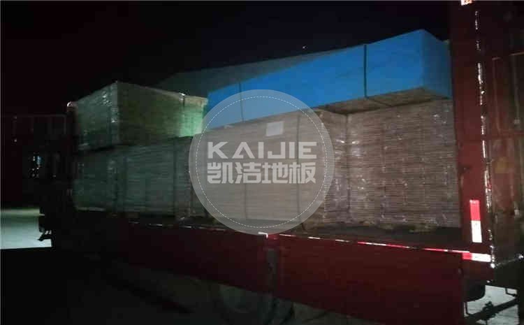 北京海淀區(qū)室內(nèi)籃球訓(xùn)練館專用木地板項目發(fā)貨