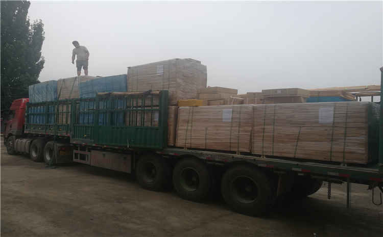 湖南長沙籃球訓(xùn)練場專用木地板項目發(fā)貨