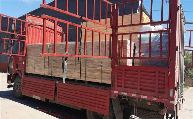 四川成都籃球場(chǎng)專用木地板項(xiàng)目發(fā)貨