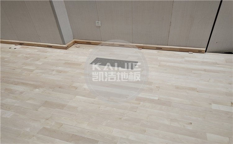 北京回龍觀育新學校籃球館木地板項目