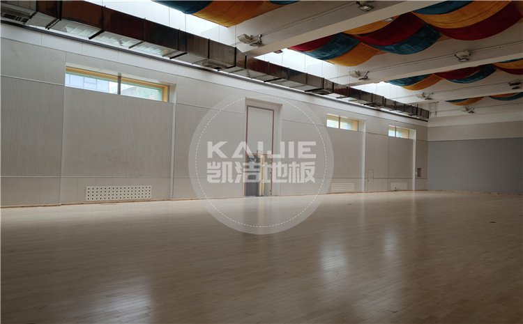 北京回龍觀育新學校籃球館木地板項目