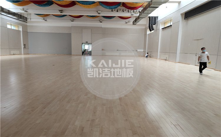北京回龍觀育新學校籃球館木地板項目