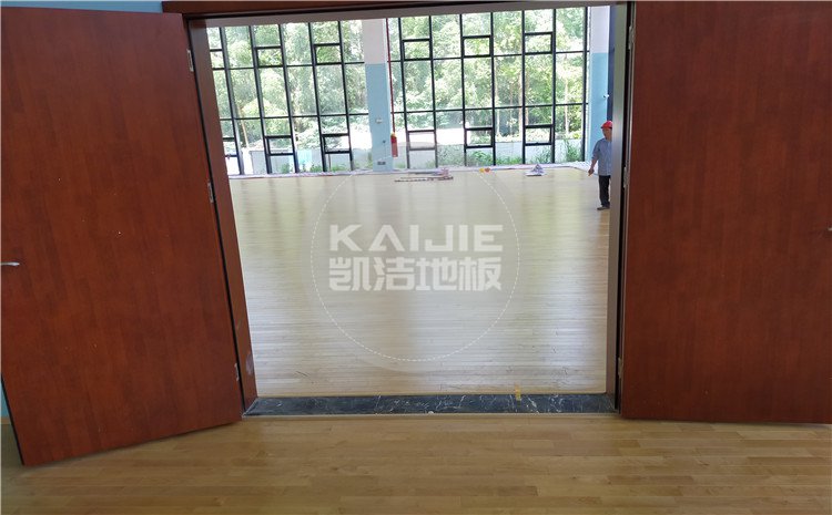 廣東佛山南海區(qū)綠電能源有限公司體育館木地板項(xiàng)目案例-凱潔籃球地板