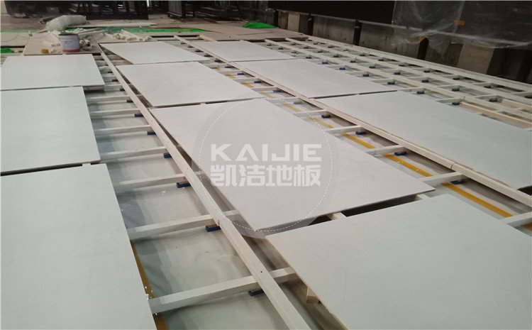 山東鄒城*一中學(xué)孟子湖校區(qū)學(xué)校體育館木地板項目——凱潔籃球地板