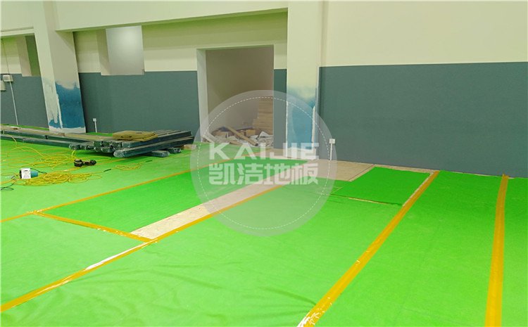 云南昆明五華區(qū)青少年宮籃球館木地板——?jiǎng)P潔籃球地板