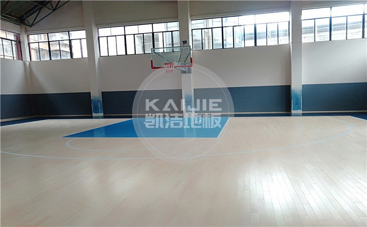 云南昆明五華區(qū)青少年宮籃球館木地板——?jiǎng)P潔籃球地板