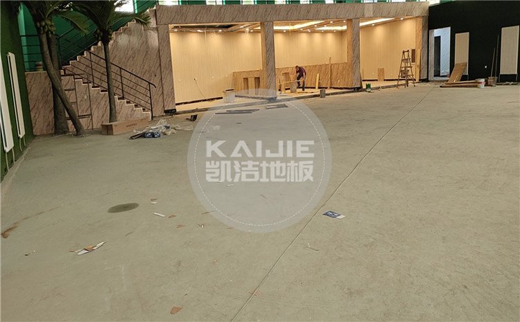 北京宏偉順通羽毛球館木地板——?jiǎng)P潔籃球地板