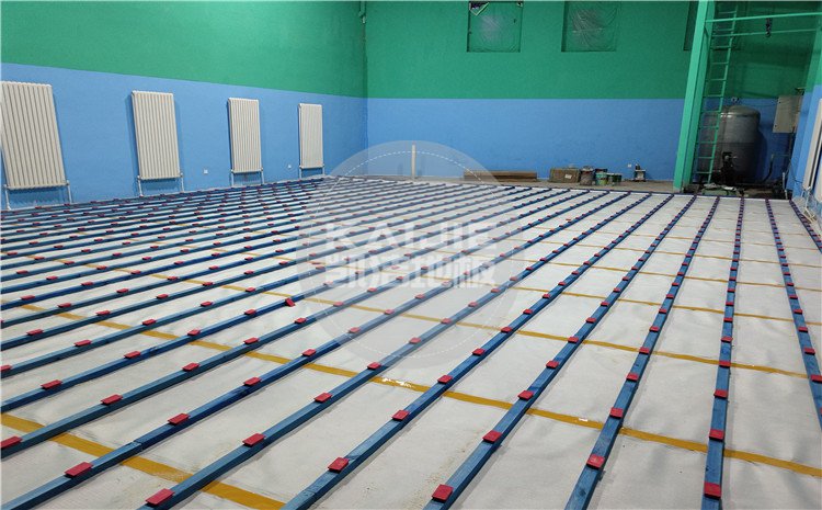 北京宏偉順通羽毛球館木地板——?jiǎng)P潔籃球地板