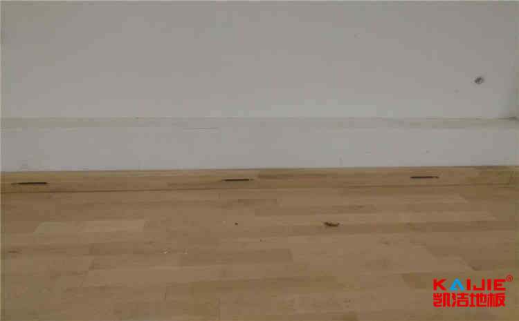 松木舞臺(tái)運(yùn)動(dòng)木地板價(jià)格是多少錢？-凱潔地板