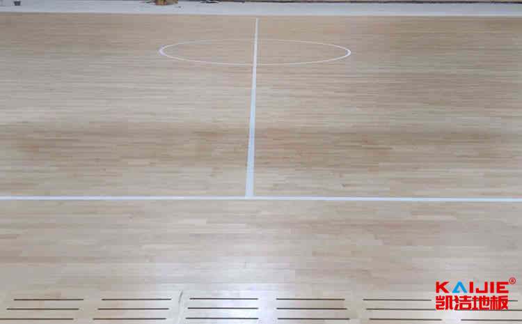 五角楓籃球場(chǎng)木地板價(jià)格是多少錢？